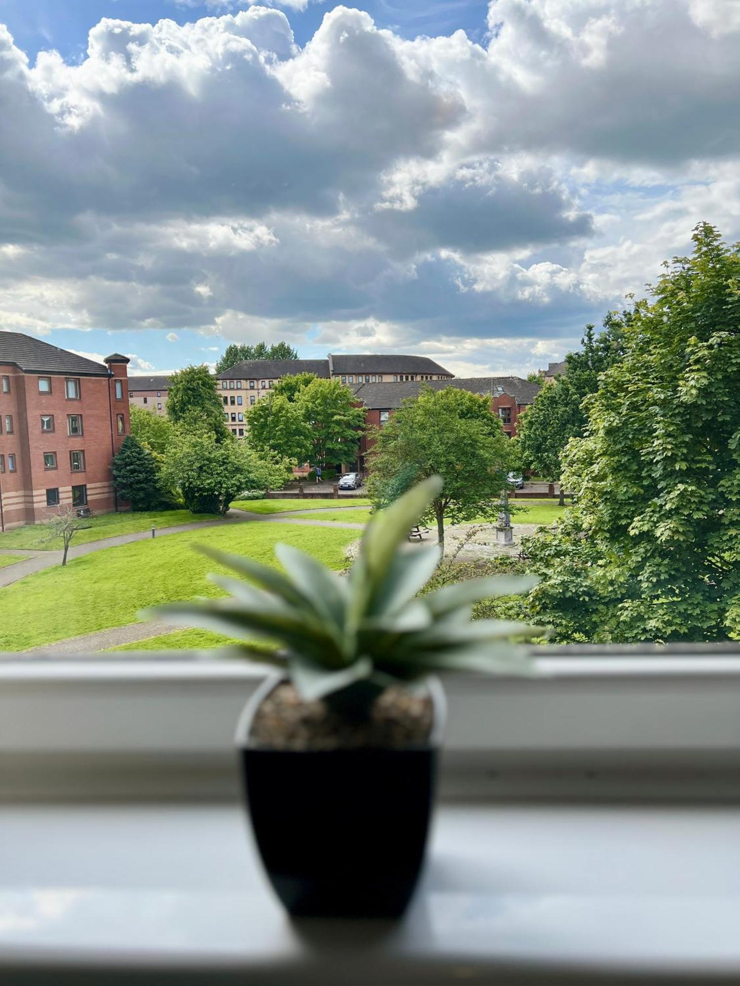 Spacious 2 Bed-Flat In Glasgow City - Free Parking מראה חיצוני תמונה